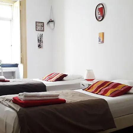 Konukevi Refuge In Santa Marta Lisboa